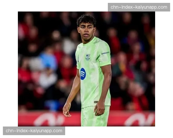 亚马尔角球弧线球：绕开五后卫堆前点找到后点托雷斯